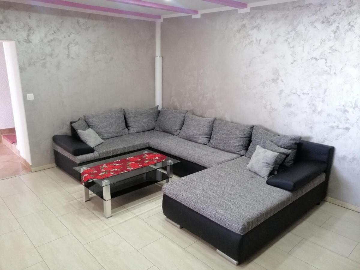 Apartment Goran & Nela อูมัค ภายนอก รูปภาพ